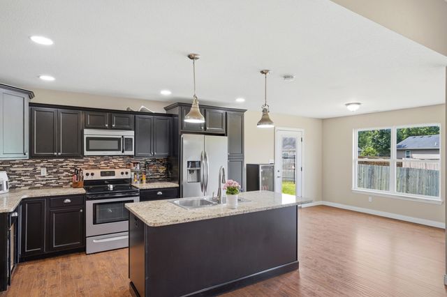 7610 W BLACK WALNUT DR, Columbia, MO 65202