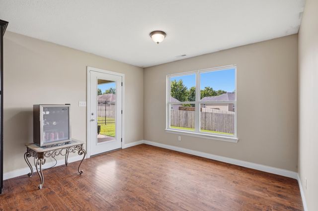 7610 W BLACK WALNUT DR, Columbia, MO 65202
