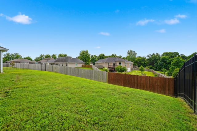 7610 W BLACK WALNUT DR, Columbia, MO 65202