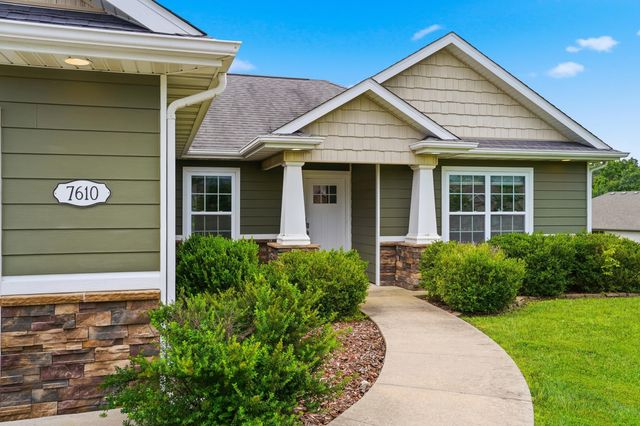 7610 W BLACK WALNUT DR, Columbia, MO 65202