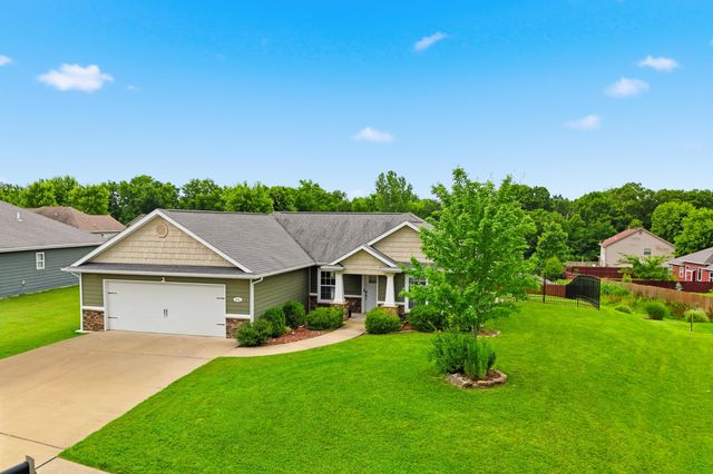 7610 W BLACK WALNUT DR, Columbia, MO 65202