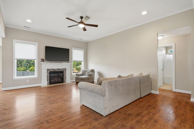 7610 W BLACK WALNUT DR, Columbia, MO 65202