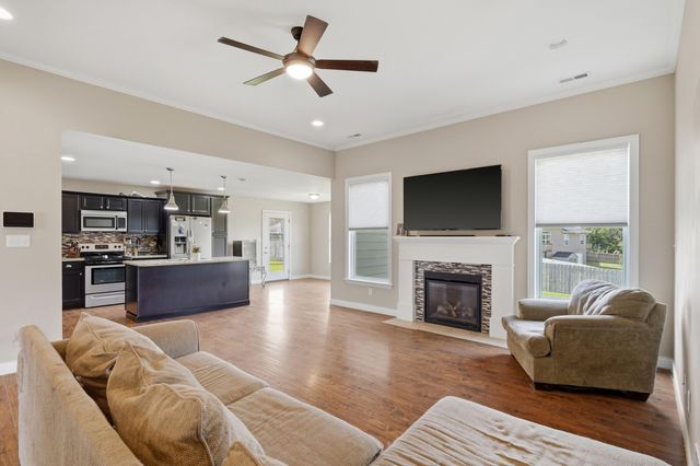 7610 W BLACK WALNUT DR, Columbia, MO 65202