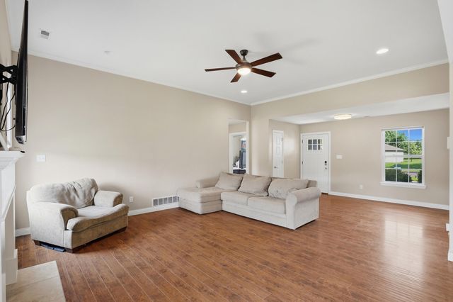 7610 W BLACK WALNUT DR, Columbia, MO 65202