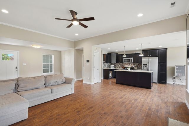 7610 W BLACK WALNUT DR, Columbia, MO 65202