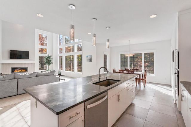 W339S271 Foxtail COURT, Oconomowoc, WI 53066