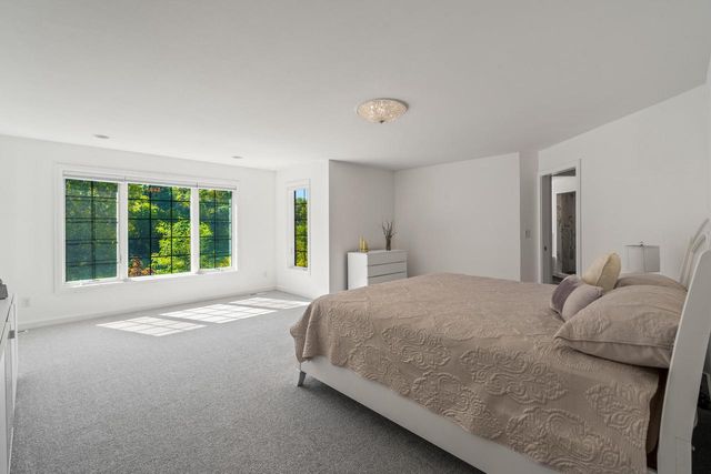 W339S271 Foxtail COURT, Oconomowoc, WI 53066