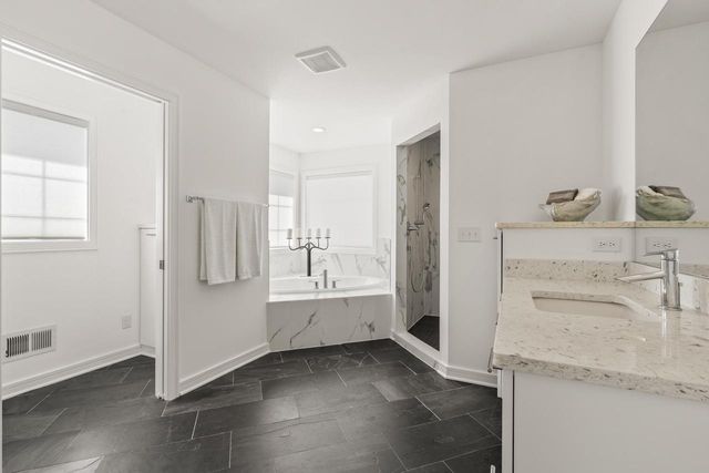 W339S271 Foxtail COURT, Oconomowoc, WI 53066