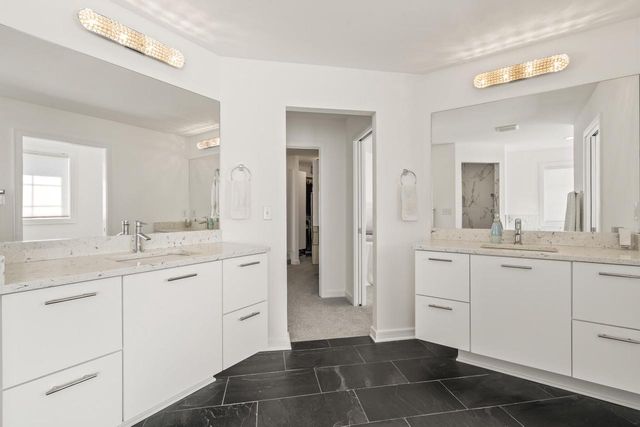 W339S271 Foxtail COURT, Oconomowoc, WI 53066