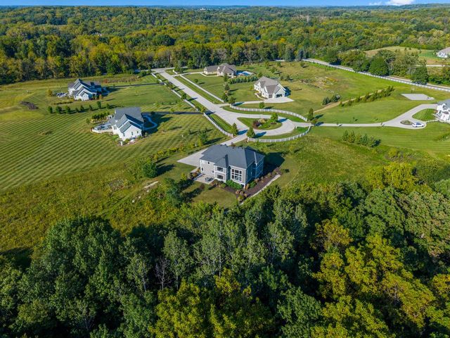 W339S271 Foxtail COURT, Oconomowoc, WI 53066