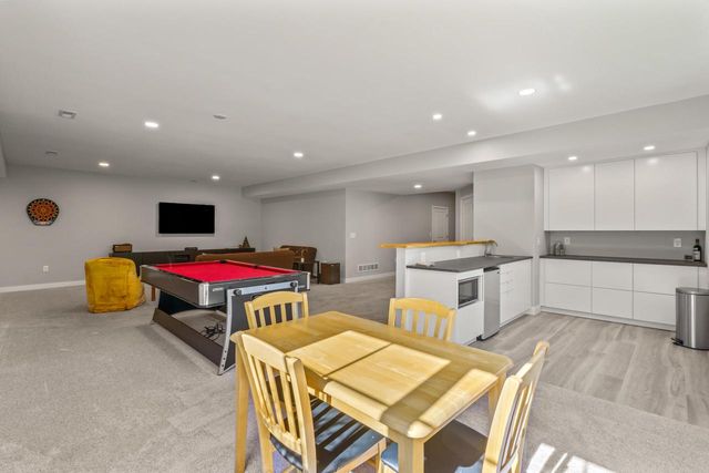 W339S271 Foxtail COURT, Oconomowoc, WI 53066