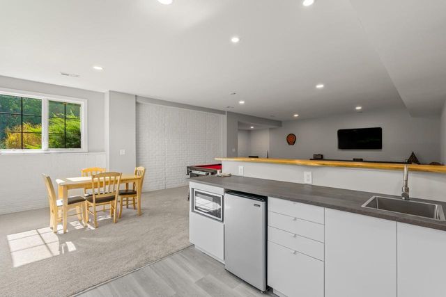 W339S271 Foxtail COURT, Oconomowoc, WI 53066