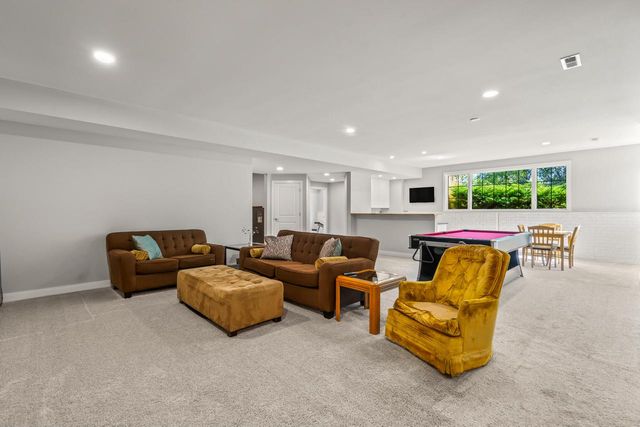 W339S271 Foxtail COURT, Oconomowoc, WI 53066