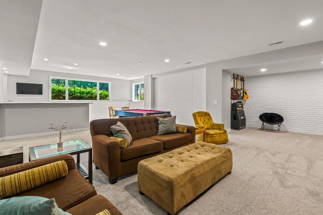 W339S271 Foxtail COURT, Oconomowoc, WI 53066