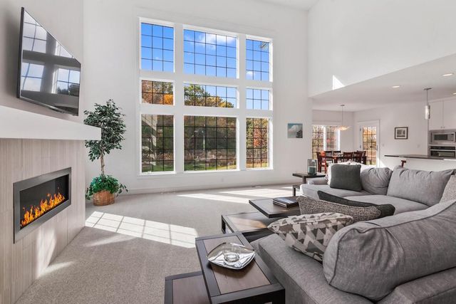 W339S271 Foxtail COURT, Oconomowoc, WI 53066