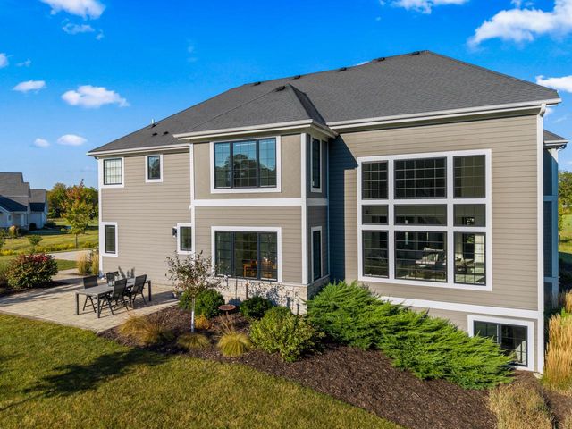 W339S271 Foxtail COURT, Oconomowoc, WI 53066