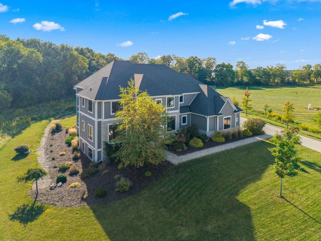 W339S271 Foxtail COURT, Oconomowoc, WI 53066