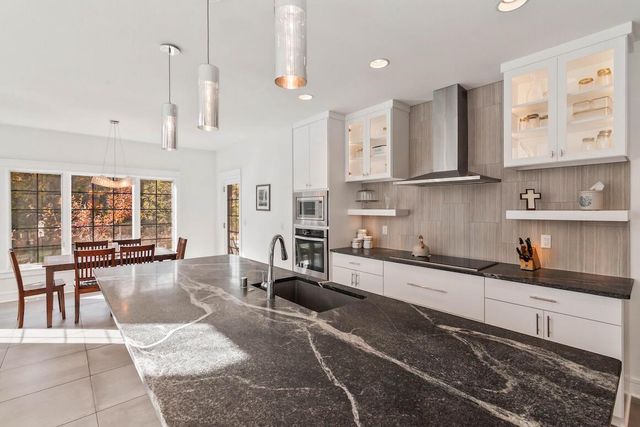 W339S271 Foxtail COURT, Oconomowoc, WI 53066