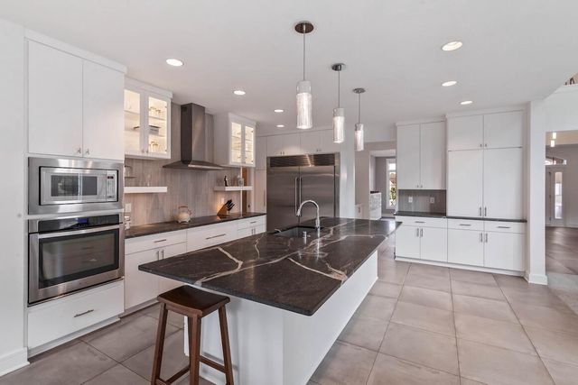 W339S271 Foxtail COURT, Oconomowoc, WI 53066