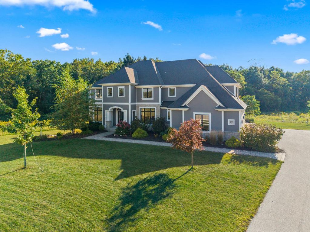 W339S271 Foxtail COURT, Oconomowoc, WI 53066