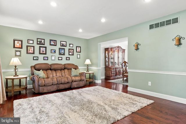 15 WHITE BIRCH LN, Southampton, PA 18966