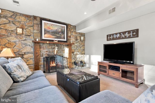 15 WHITE BIRCH LN, Southampton, PA 18966