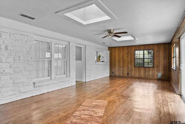 901 N Azaela, Tyler, TX 75701