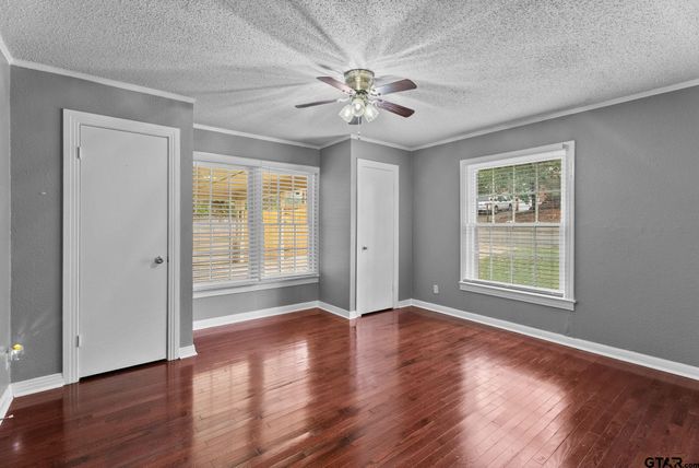 901 N Azaela, Tyler, TX 75701