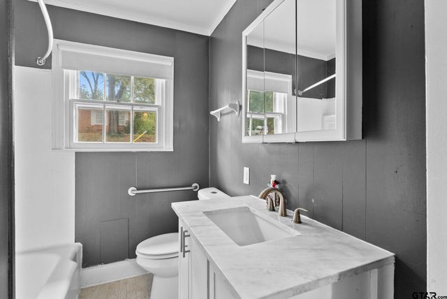 901 N Azaela, Tyler, TX 75701