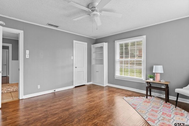 901 N Azaela, Tyler, TX 75701