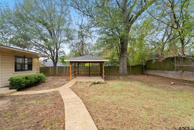 901 N Azaela, Tyler, TX 75701