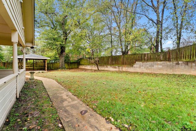 901 N Azaela, Tyler, TX 75701