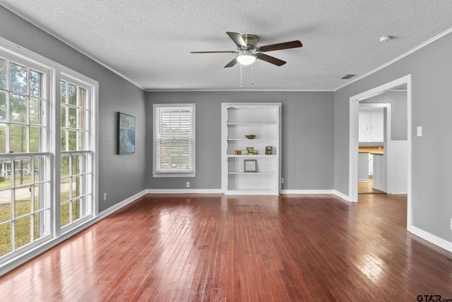 901 N Azaela, Tyler, TX 75701