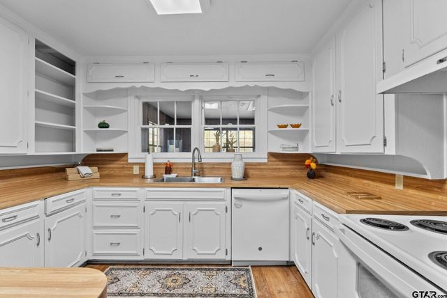 901 N Azaela, Tyler, TX 75701