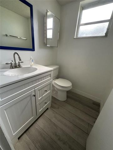 3777 NW 78th Ave 10B, Davie, FL 33024