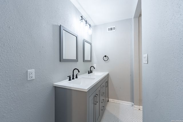 145 Addax Dr, San Antonio, TX 78213