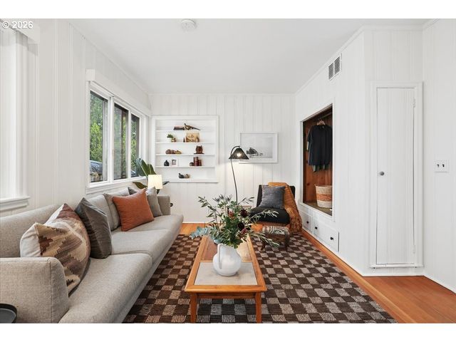 7404 Sw 53RD Ave, Portland, OR 97219