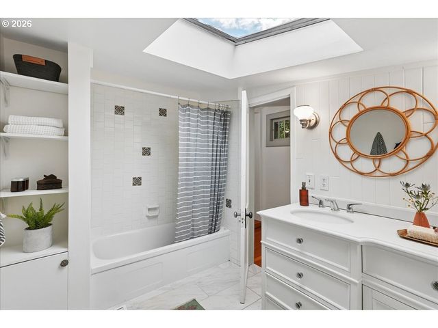 7404 Sw 53RD Ave, Portland, OR 97219