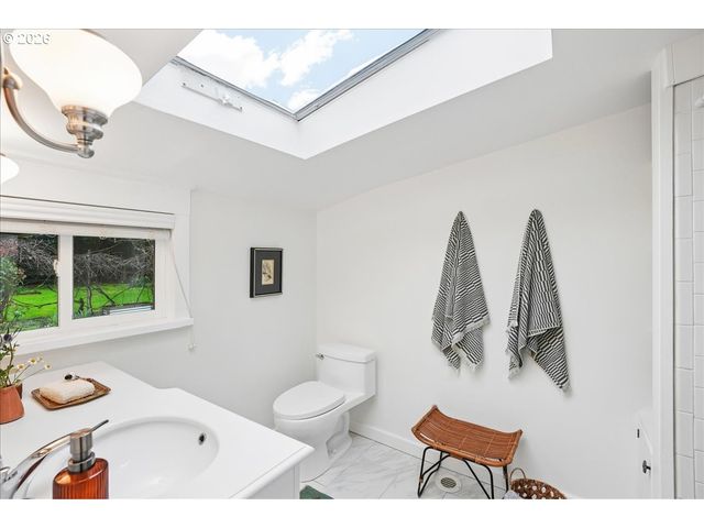 7404 Sw 53RD Ave, Portland, OR 97219