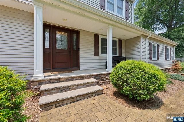 53 Van Blarcom Lane, Wyckoff, NJ 07481