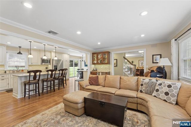 53 Van Blarcom Lane, Wyckoff, NJ 07481