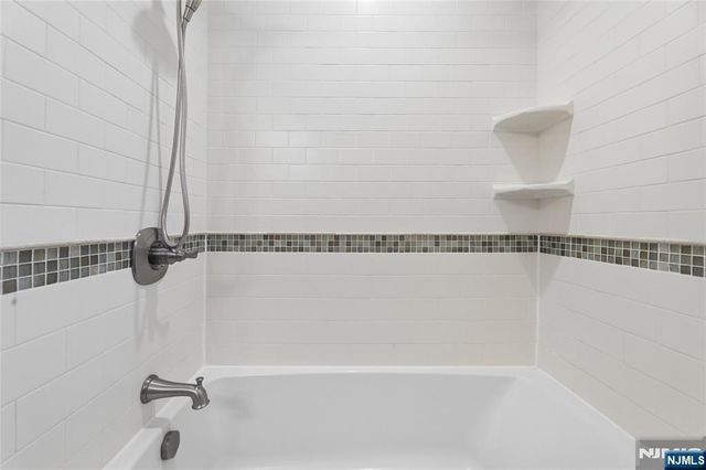 53 Van Blarcom Lane, Wyckoff, NJ 07481
