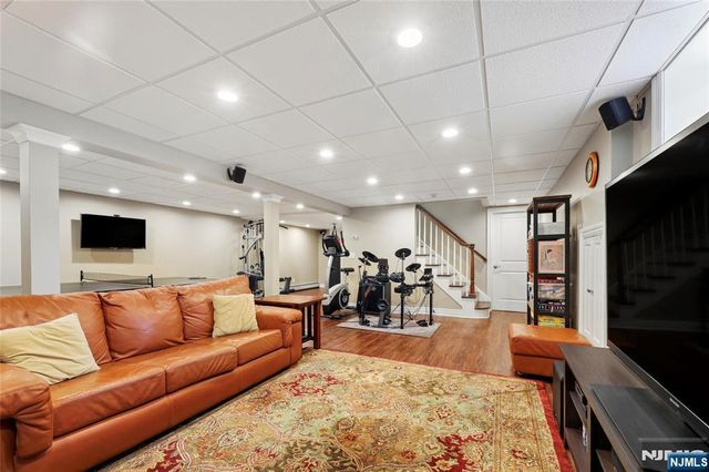 53 Van Blarcom Lane, Wyckoff, NJ 07481