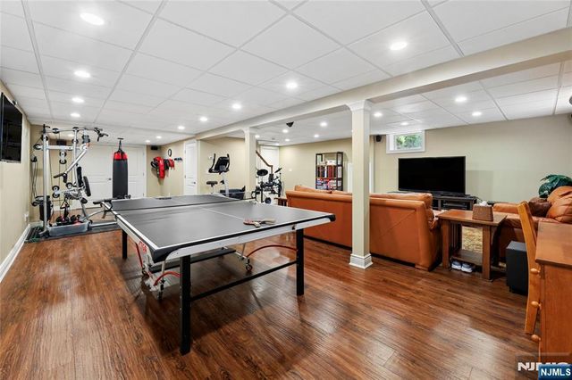 53 Van Blarcom Lane, Wyckoff, NJ 07481