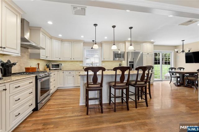 53 Van Blarcom Lane, Wyckoff, NJ 07481