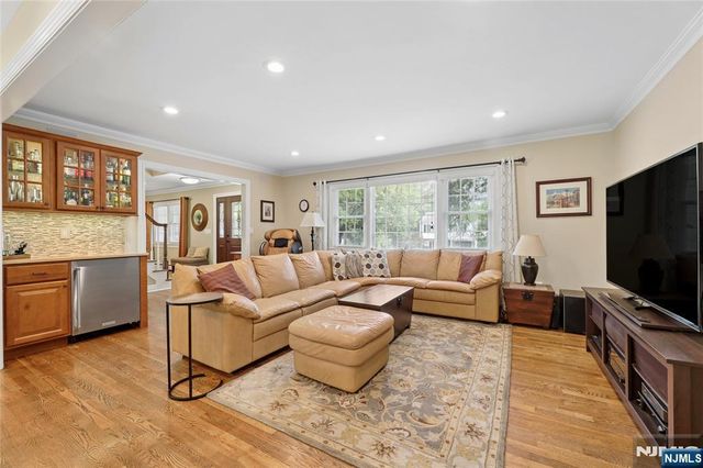 53 Van Blarcom Lane, Wyckoff, NJ 07481