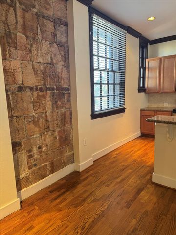 621 21st Street 302, Galveston, TX 77550