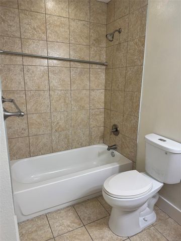 621 21st Street 302, Galveston, TX 77550