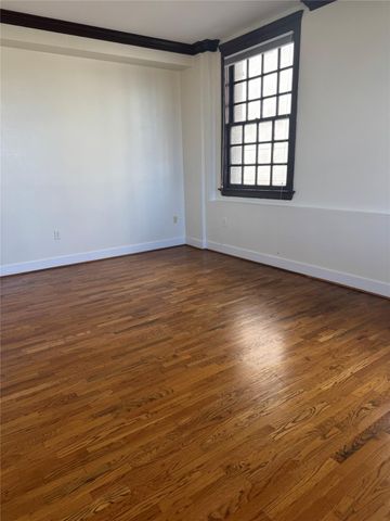 621 21st Street 302, Galveston, TX 77550