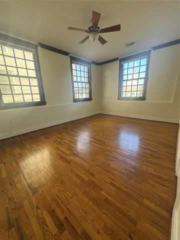 621 21st Street 302, Galveston, TX 77550